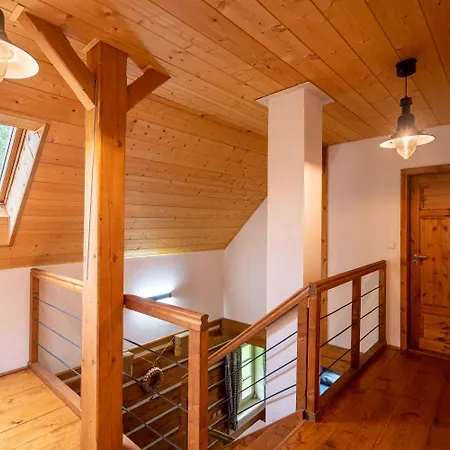 Roubenka Pod Hradem Kokorin 度假居 *