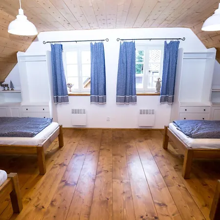 Roubenka Pod Hradem Kokorin *