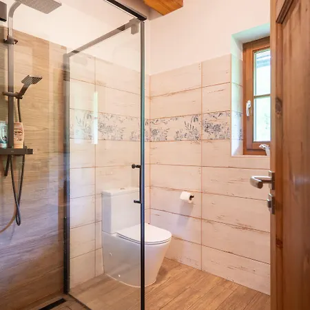 Roubenka Pod Hradem Kokorin Casa vacanze Kanina