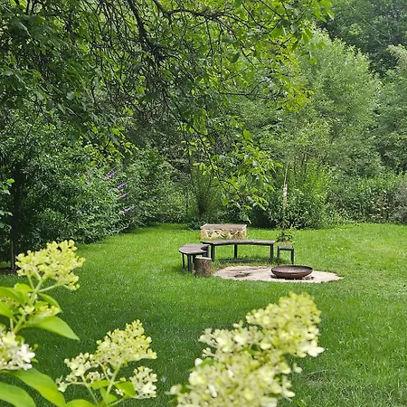 Roubenka Pod Hradem Kokorin 度假居 *