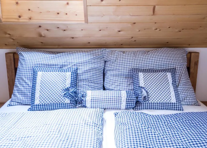 Roubenka Pod Hradem Kokorin