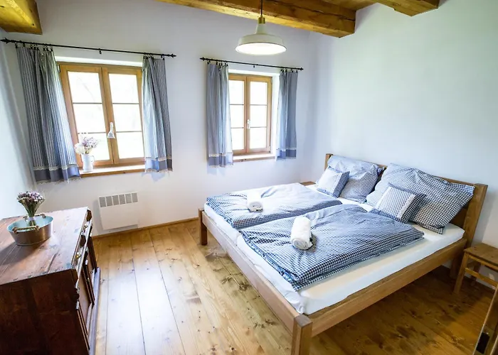 Roubenka Pod Hradem Kokorin بيت للعطل Kanina